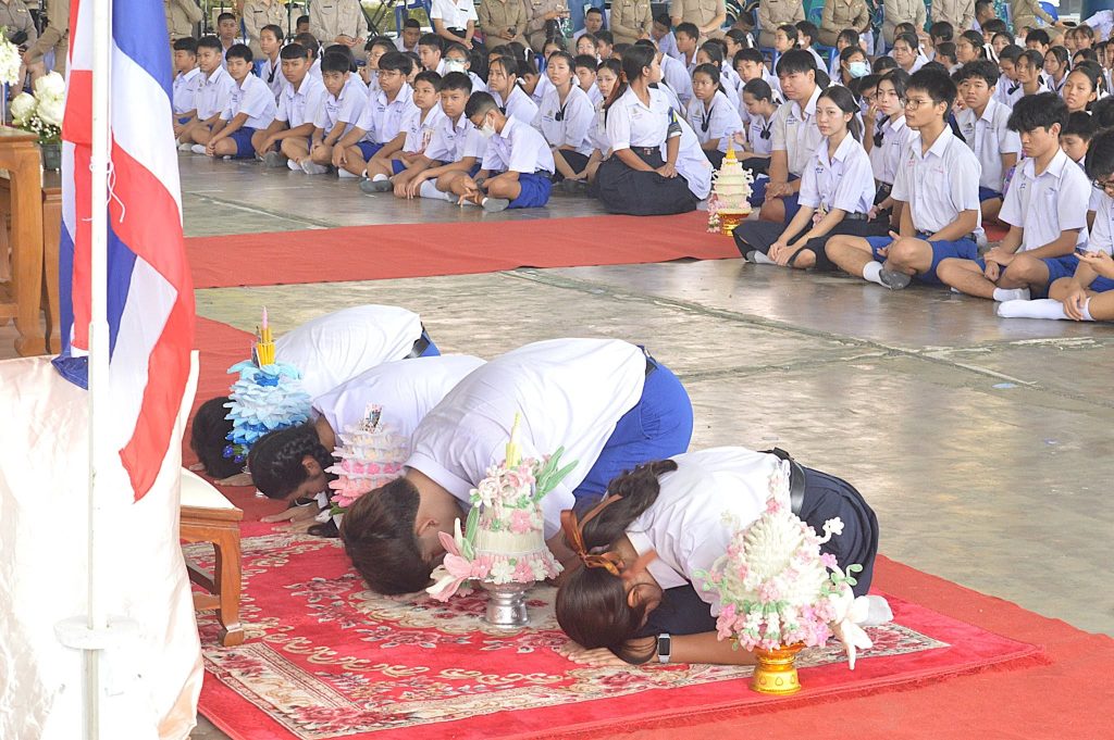 ประมวลภาพกิจกรรมพิธีไหว้ครู ประจำปีการศึกษา 2569 ณ ลานกีฬาหลังคาโดม