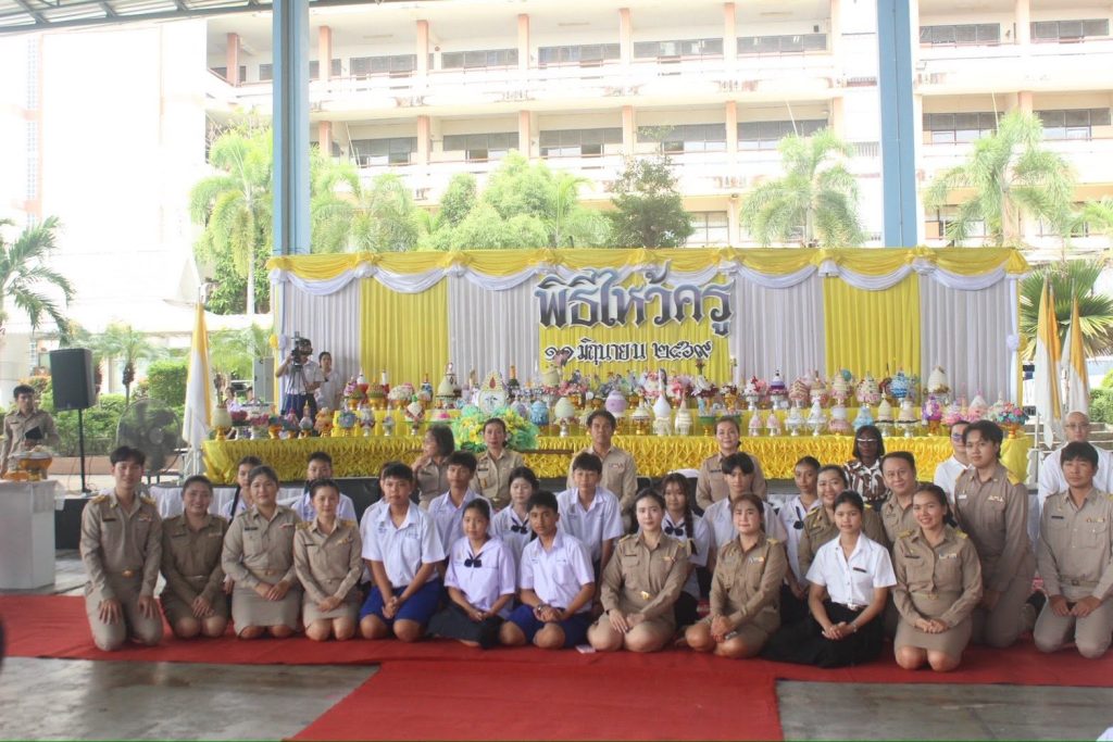 ประมวลภาพกิจกรรมพิธีไหว้ครู ประจำปีการศึกษา 2569 ณ ลานกีฬาหลังคาโดม