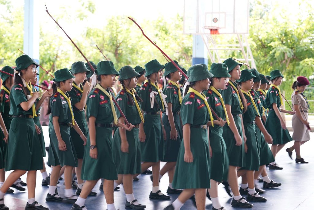 ประมวลภาพ พิธีทบทวนคำปฏิญาณและสวนสนามของลูกเสือ เนื่องในวันคล้ายวันสถาปนาคณะลูกเสือแห่งชาติ ประจำปีการศึกษา 2569