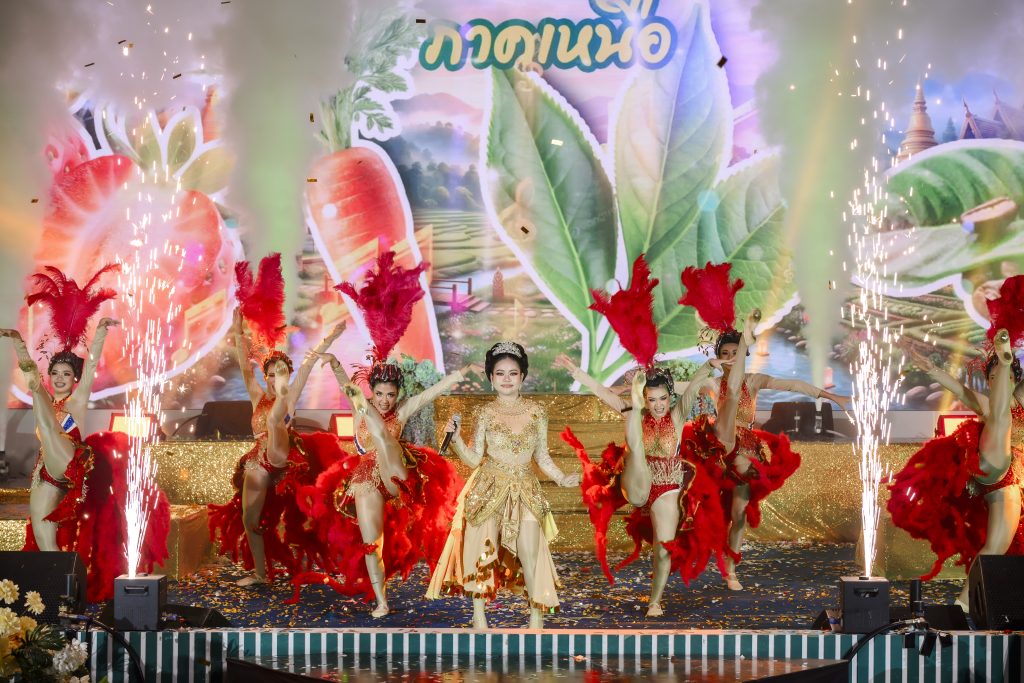 ประมวลภาพ การแข่งขันวงดนตรีลูกทุ่งดาวรุ่งเมืองกรุง ครั้งที่ 4 ชิงถ้วยพระราชทาน พระบาทสมเด็จพระเจ้าอยู่หัว และ สมเด็จพระนางเจ้าสุทิดา พัชรสุธาพิมลลักษณ พระบรมราชินี