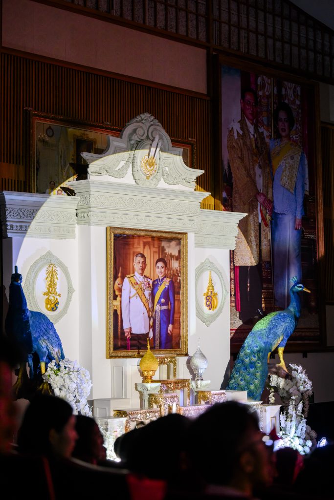 ประมวลภาพ การแข่งขันวงดนตรีลูกทุ่งดาวรุ่งเมืองกรุง ครั้งที่ 4 ชิงถ้วยพระราชทาน พระบาทสมเด็จพระเจ้าอยู่หัว และ สมเด็จพระนางเจ้าสุทิดา พัชรสุธาพิมลลักษณ พระบรมราชินี